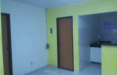 Imagem: A casa possui 2 Dormitórios, 2 Banheiros, 2 Vagas na garagem