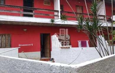 Imagem: A casa possui 3 Dormitórios, 2 Banheiros, 3 Vagas na garagem