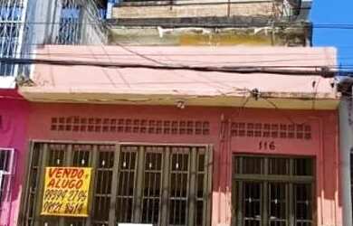 Imagem: A casa possui 5 Dormitórios, 3 Banheiros, 1 Vaga na garagem