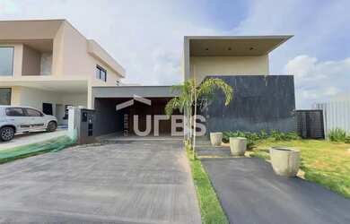 Imagem: A casa em condomínio possui 4 Dormitórios, 5 Banheiros, 4