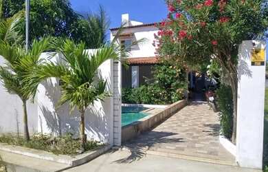 Imagem: A casa possui 4 Dormitórios, 5 Banheiros, 5 Vagas na garagem