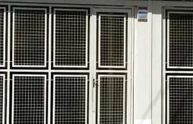 Imagem: A casa possui 1 Dormitório, 1 Banheiro, 2 Vagas na garagem