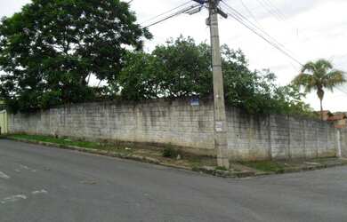 Imagem: O terreno possui 360m² de Área e está localizado em Bom