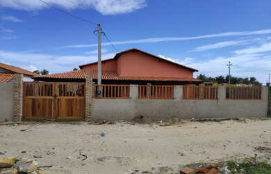 Imagem: A casa possui 3 Dormitórios, 4 Vagas na garagem e está localizado