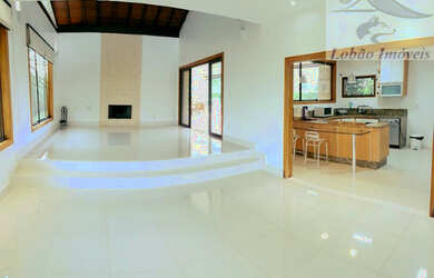 Imagem: A casa em condomínio possui 4 Dormitórios, 5 Banheiros, 4