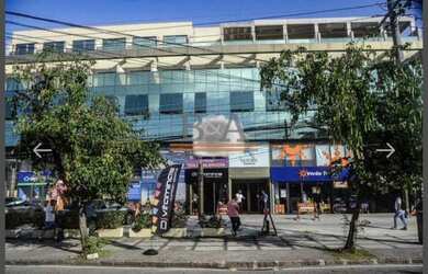 Imagem: O depósito possui 5 Vagas na garagem, 900m² de Área e está