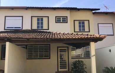 Imagem: A casa em condomínio possui 5 Dormitórios, 3 Banheiros, 2