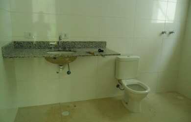 Imagem: A casa possui 3 Dormitórios, 5 Banheiros, 2 Vagas na garagem