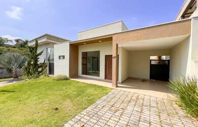 Imagem: A casa em condomínio possui 3 Dormitórios, 3 Banheiros, 2