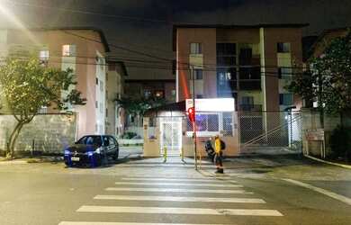 Imagem: O apartamento possui 2 Dormitórios, 1 Banheiro, 1 Vaga na garagem