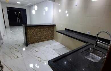 Imagem: A casa possui 3 Dormitórios, 3 Banheiros, 2 Vagas na garagem