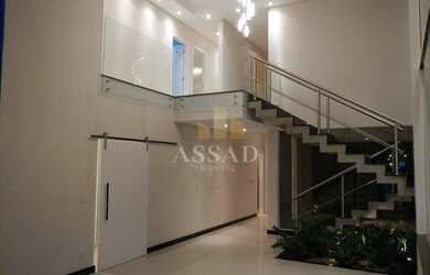 Imagem: A casa possui 5 Dormitórios, 5 Banheiros, 4 Vagas na garagem