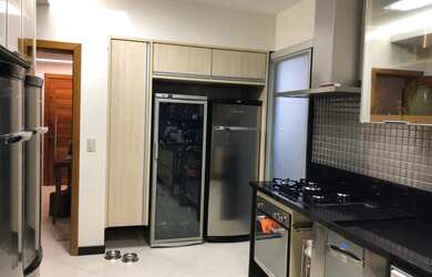 Imagem: O apartamento possui 4 Dormitórios, 5 Banheiros, 3 Vagas na