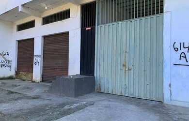 Imagem: O depósito possui 2 Vagas na garagem e 200m² de Área e está