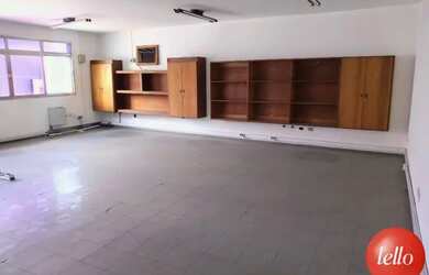 Imagem: O depósito possui 1 Vaga na garagem, 80m² de Área e está