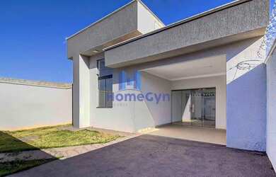 Imagem: A casa possui 3 Dormitórios, 2 Banheiros, 2 Vagas na garagem