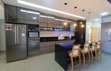 Imagem: A casa em condomínio possui 3 Dormitórios, 4 Banheiros, 4