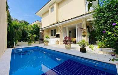 Imagem: A casa em condomínio possui 5 Dormitórios, 5 Banheiros, 2