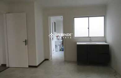 Imagem: O apartamento possui 3 Dormitórios, 1 Banheiro, 1 Vaga na garagem