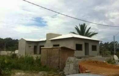 Imagem: A casa possui 4 Dormitórios, 3 Banheiros, 3 Vagas na garagem