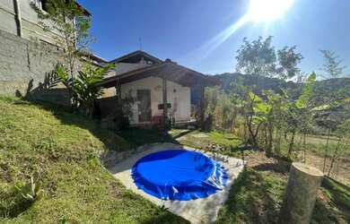 Imagem: A casa possui 1 Dormitório, 1 Banheiro, 1 Vaga na garagem