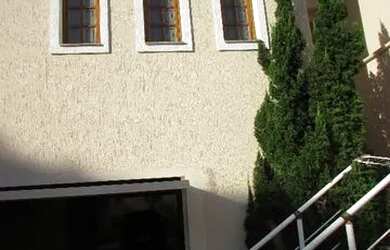 Imagem: A casa possui 3 Dormitórios, 2 Banheiros, 5 Vagas na garagem