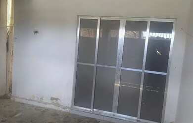 Imagem: A casa possui 3 Dormitórios, 1 Banheiro, 1 Vaga na garagem