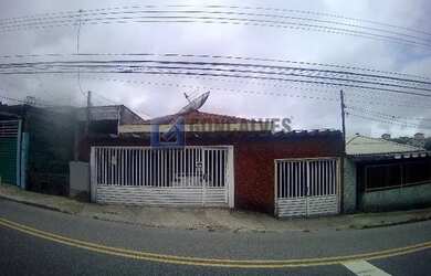 Imagem: A casa possui 4 Dormitórios, 1 Banheiro, 5 Vagas na garagem