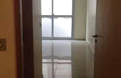 Imagem: O apartamento possui 3 Dormitórios, 1 Banheiro, 1 Vaga na garagem