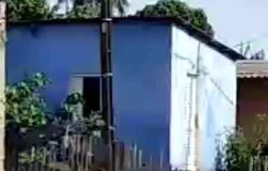 Imagem: A casa possui 2 Dormitórios, 1 Banheiro e está localizado