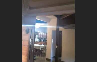 Imagem: A casa possui 4 Dormitórios, 5 Banheiros, 3 Vagas na garagem