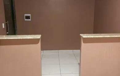 Imagem: A casa possui 1 Dormitório, 1 Banheiro, 1 Vaga na garagem e