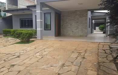 Imagem: A casa em condomínio possui 4 Dormitórios, 2 Banheiros, 4