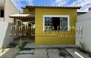 Imagem: A casa possui 3 Dormitórios, 2 Banheiros, 1 Vaga na garagem