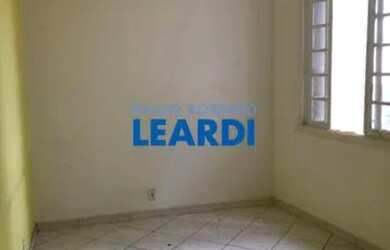 Imagem: O depósito possui 5 Vagas na garagem, 200m² de Área e está