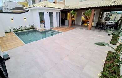 Imagem: A casa em condomínio possui 4 Dormitórios, 5 Banheiros, 4