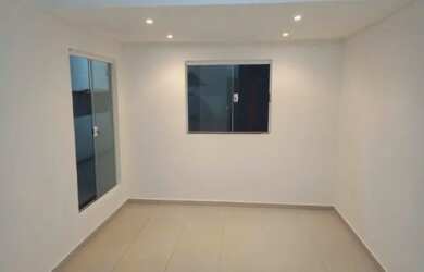 Imagem: A casa possui 3 Dormitórios, 2 Banheiros, 2 Vagas na garagem