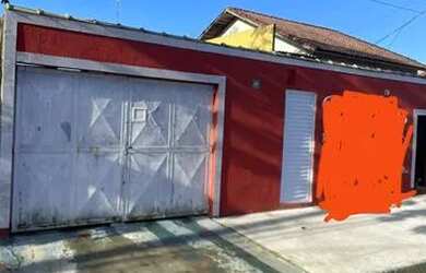 Imagem: A casa possui 3 Dormitórios, 2 Banheiros, 4 Vagas na garagem