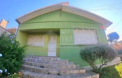 Imagem: A casa possui 2 Dormitórios, 1 Banheiro, 1 Vaga na garagem