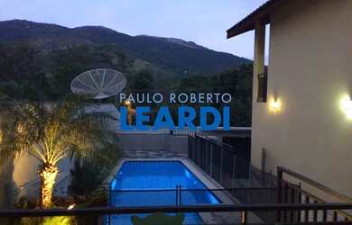 Imagem: A casa possui 4 Dormitórios, 3 Banheiros, 4 Vagas na garagem