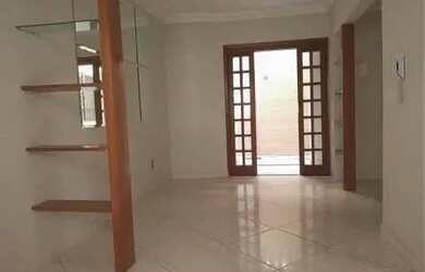 Imagem: A casa possui 3 Dormitórios, 1 Banheiro, 1 Vaga na garagem