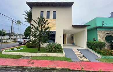 Imagem: A casa em condomínio possui 4 Dormitórios, 5 Banheiros, 2