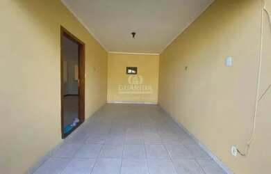 Imagem: A casa possui 2 Dormitórios, 2 Banheiros, 2 Vagas na garagem