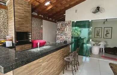 Imagem: A casa possui 3 Dormitórios, 2 Banheiros, 3 Vagas na garagem