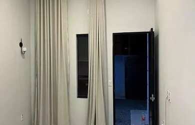 Imagem: A casa possui 2 Dormitórios, 2 Banheiros, 2 Vagas na garagem