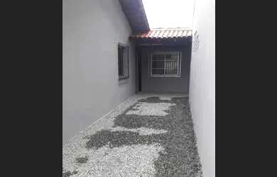 Imagem: A casa possui 1 Dormitório, 1 Banheiro, 1 Vaga na garagem