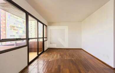 Imagem: O apartamento possui 2 Dormitórios, 2 Banheiros, 2 Vagas na