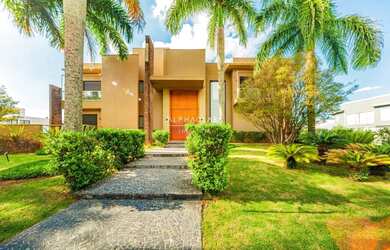 Imagem: A casa em condomínio possui 5 Dormitórios, 5 Banheiros, 5