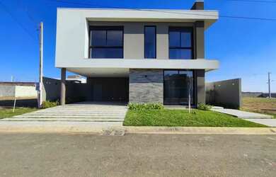 Imagem: A casa em condomínio possui 3 Dormitórios, 4 Banheiros, 2