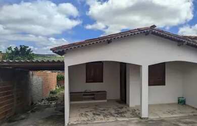 Imagem: A casa possui 2 Dormitórios, 1 Banheiro e está localizado